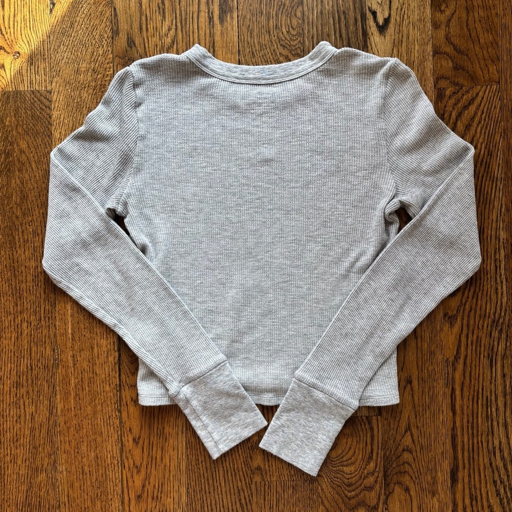Aerie Light Gray Waffle Knit Long Sleeve Top | Size Medium | Cropped Thermal - Picture 5 of 5